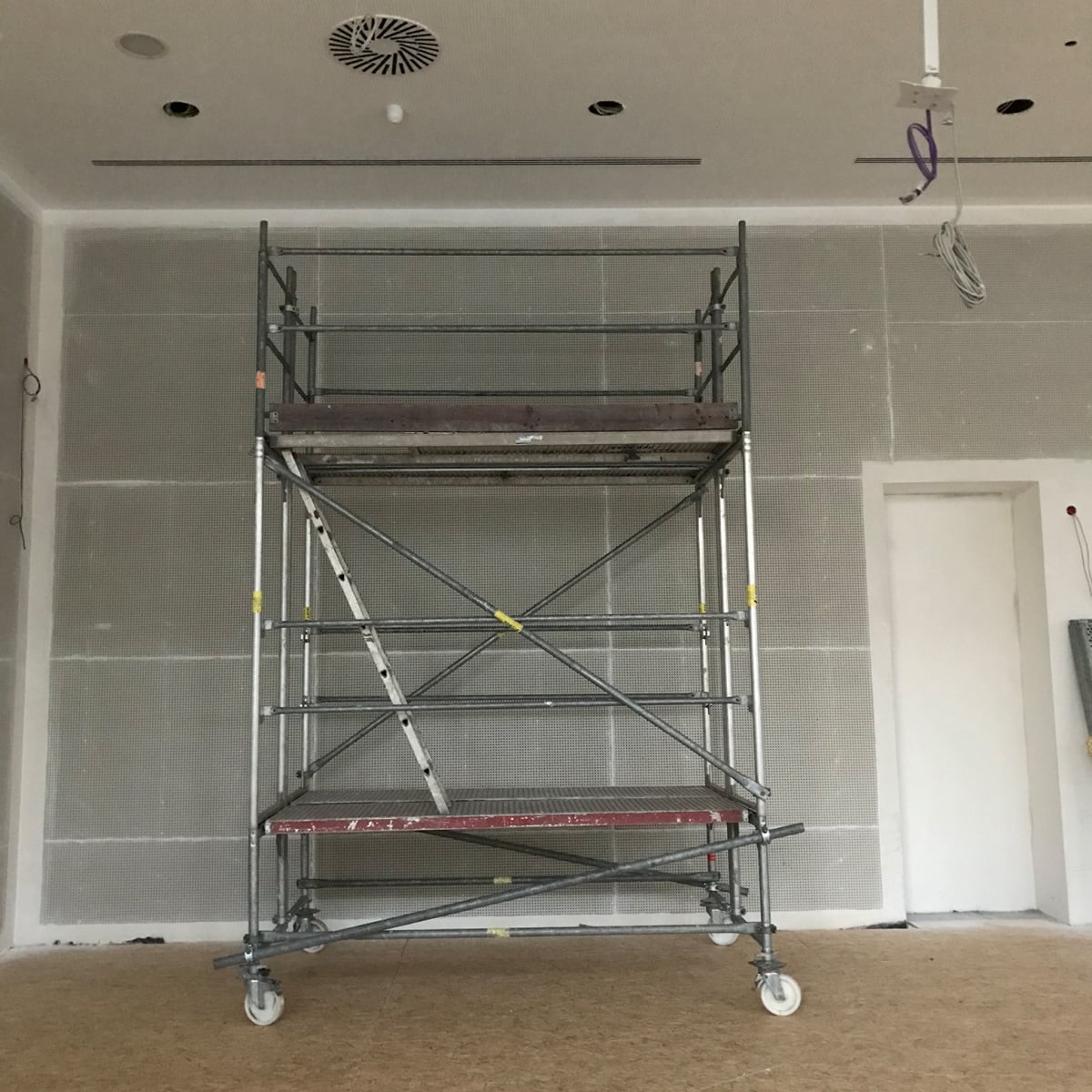 Große Flächen perfekt eingerüstet mit Arens Gerüstbau und Verleih