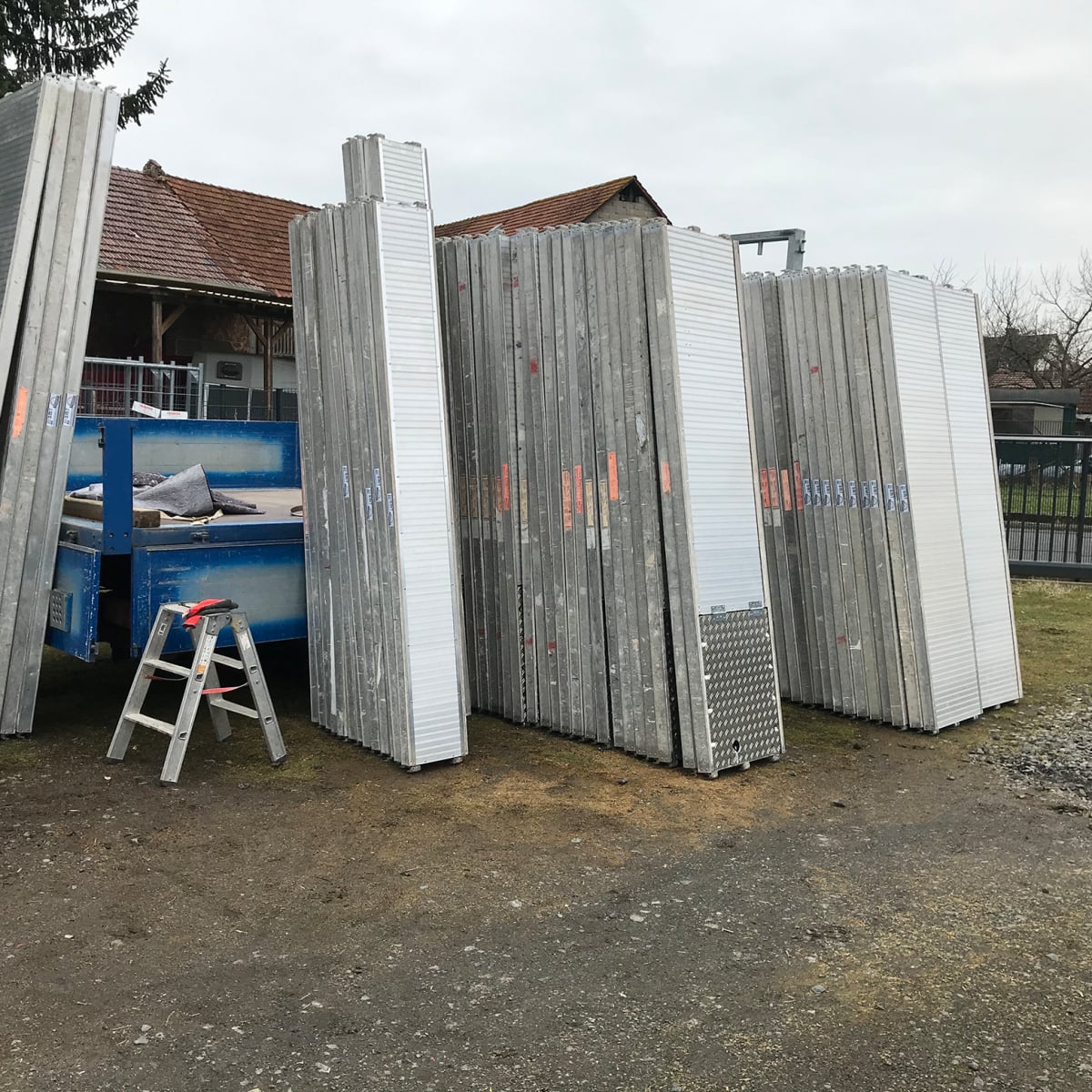 Arens Gerüstbau verfügt über große Mengen an Gerüstmaterial